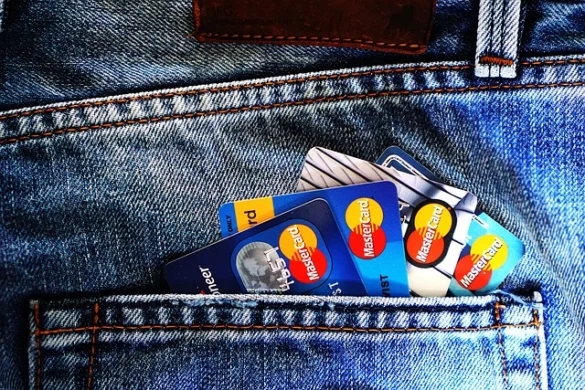 ¿Puedo conservar mi antigua cuenta bancaria si vivo en España?